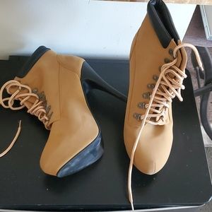 Tan heel boot